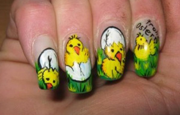 diseño de uñas de acrílico con pollitos