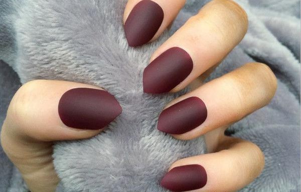 diseño de uñas corta en pico