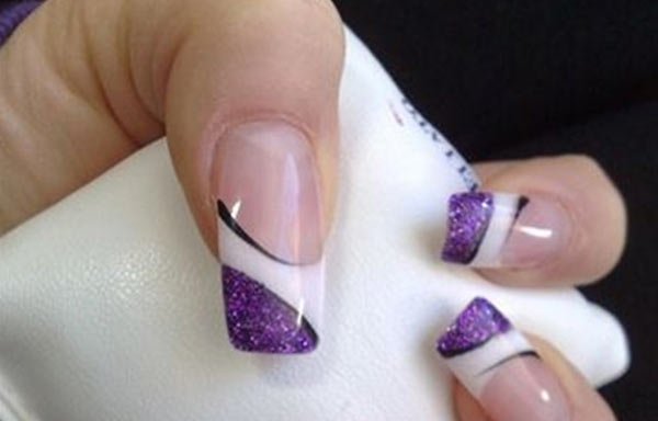 diseño uñas de gel violeta