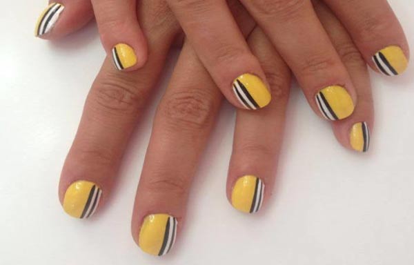 diseño de uñas con rayas faciles