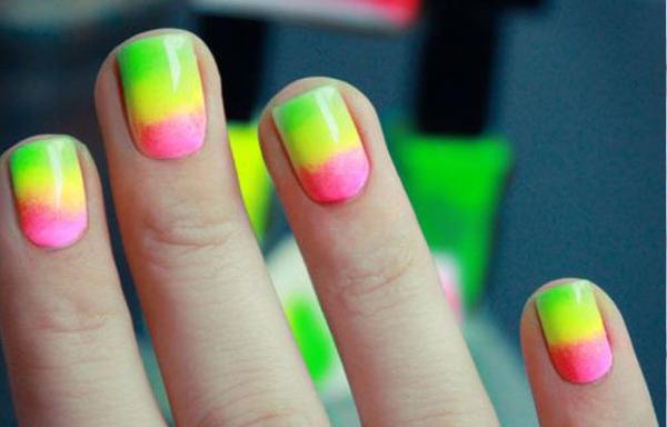diseño de uñas para playa de colores