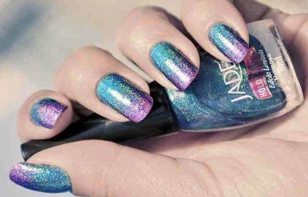 Diseño de uñas con purpurina ombre