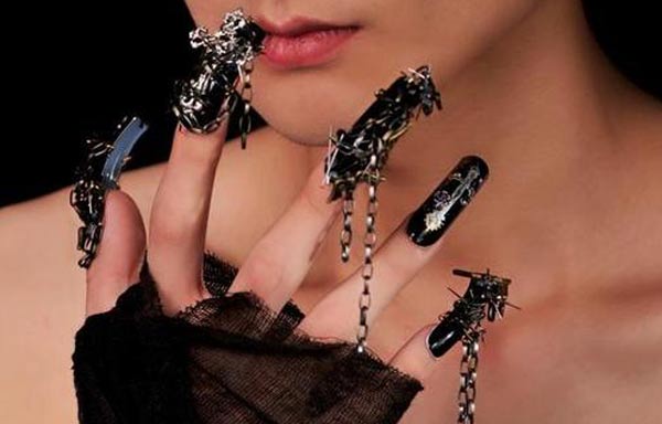 diseños de uñas góticas