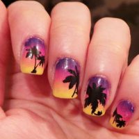 uñas decoradas con palmeras